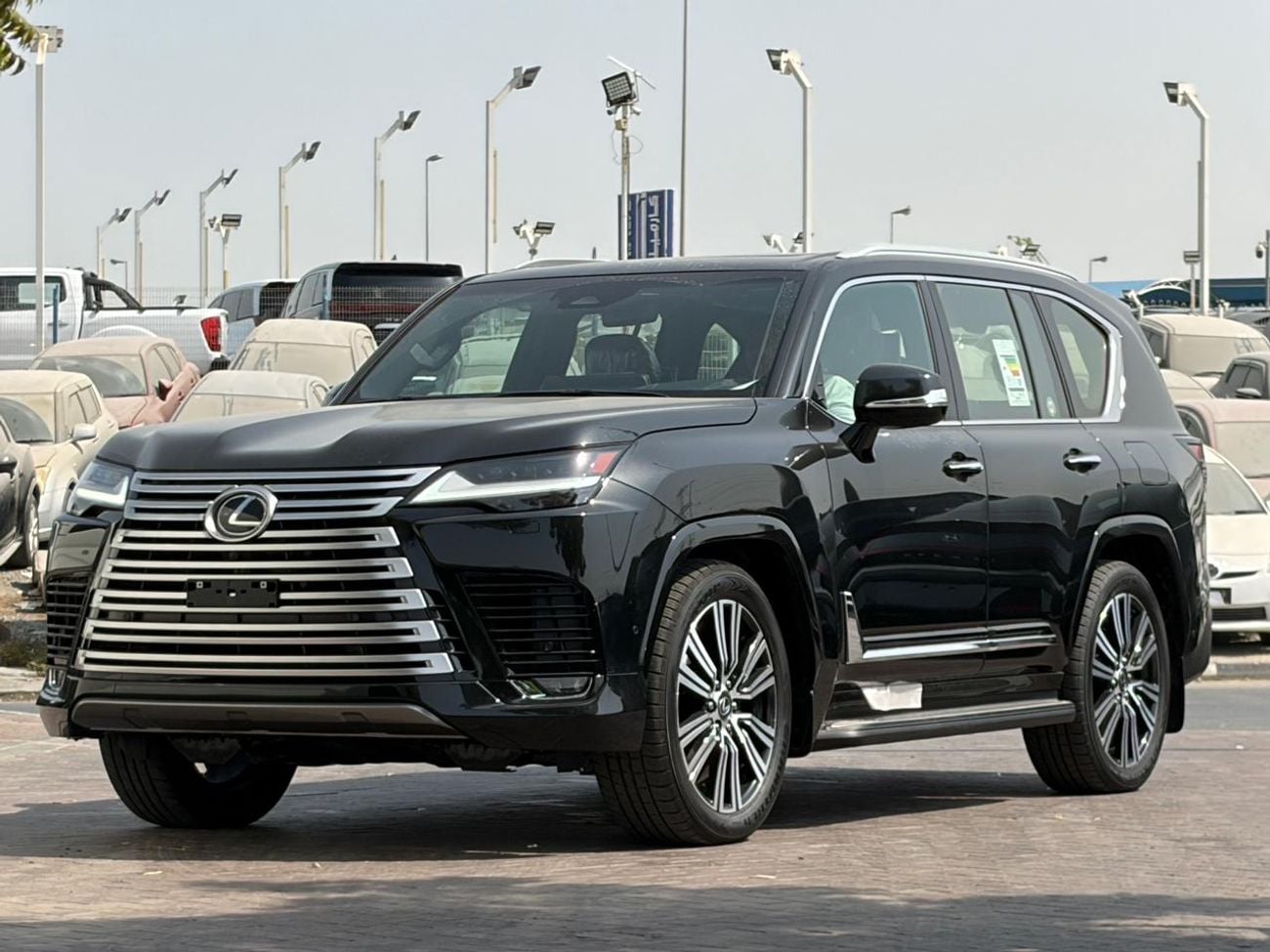 لكزس LX 700h SIGNATURE لكزس LX700H سيجنتشر || نظام ركن آلي | محرك هجين V6 سعة 3.5 لتر | كاميرا 360 درجة | فتحة سقف | مقاعد