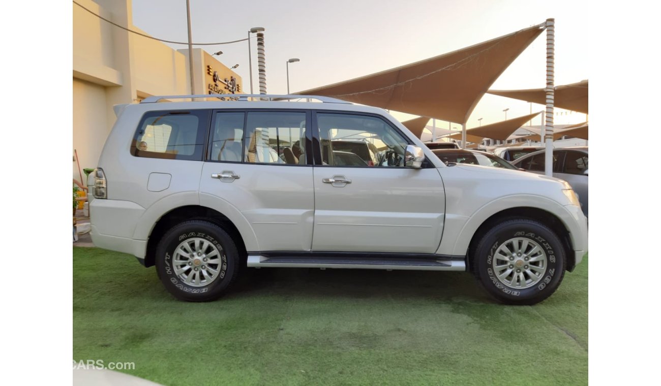 Mitsubishi Pajero Gulf - without accidents - alloy wheels - back wing - excellent condition, you do not need any expen