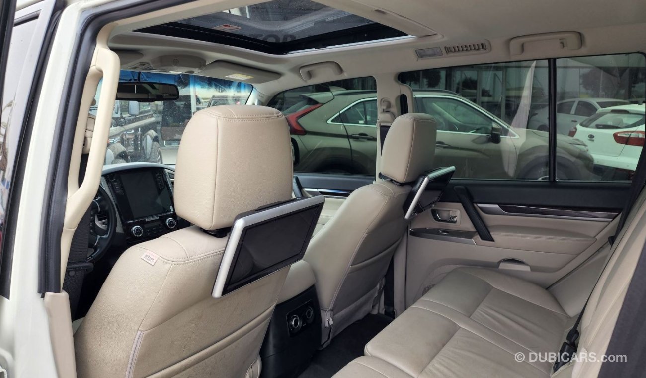 Mitsubishi Pajero GLS Highline 3.8 GOLD - 2019 - Full Habtoor Service - Under Warranty