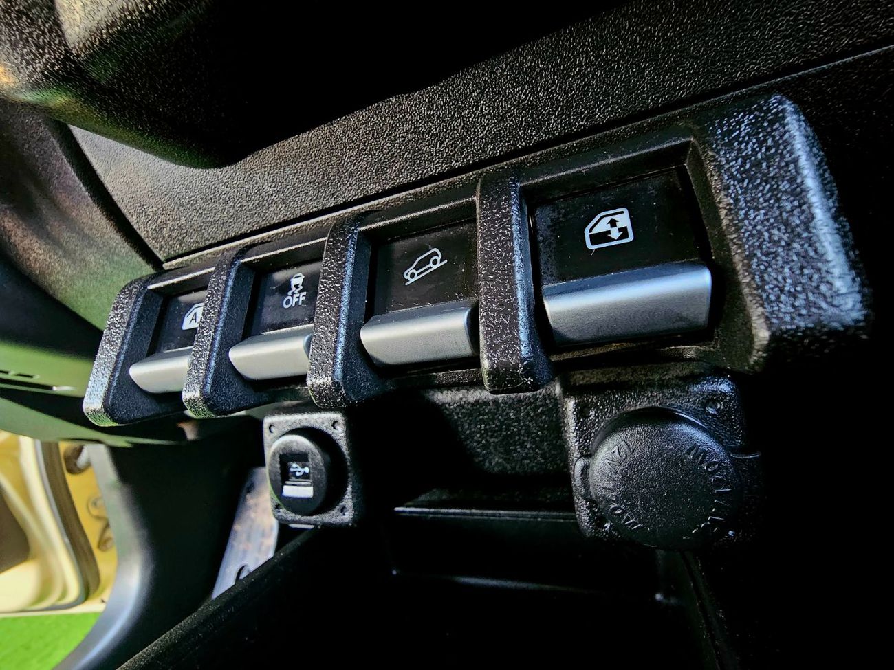 سوزوكي جيمني GLX/ DUAL TONE/ AUTOMATIC/ ORIGINAL PAINT/ 1.5L V4/ LOW MILEAGE