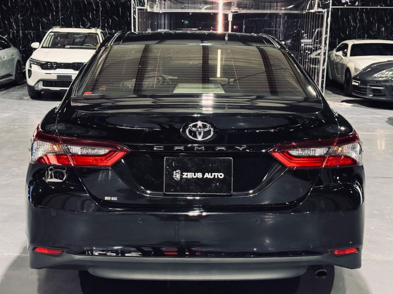 Toyota Camry SE 2.5L (204 HP)