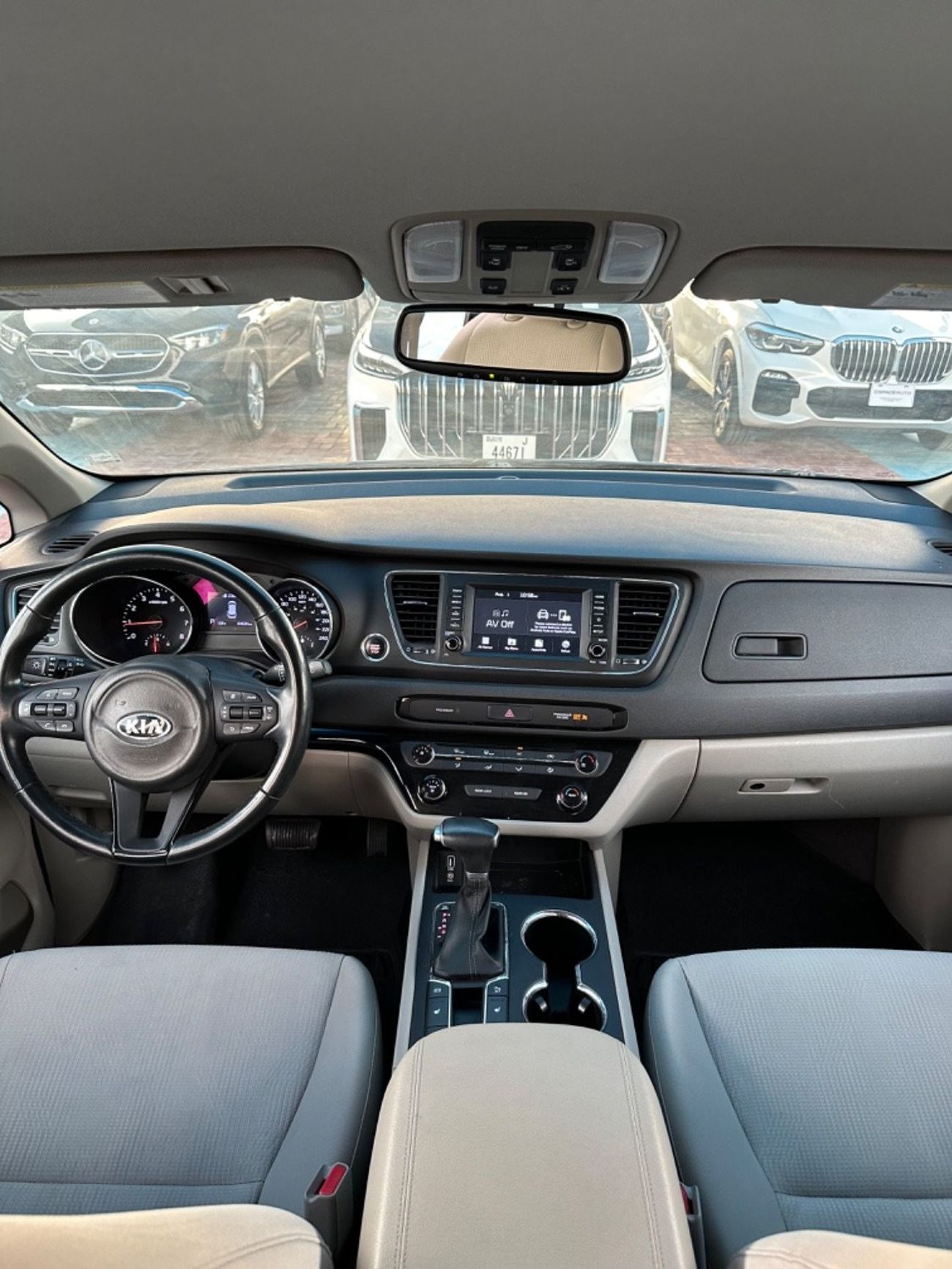 Kia Sedona car in perfect condition Kia sedona 2020 with engine capacity 3.3 car requires investment. in LX tri