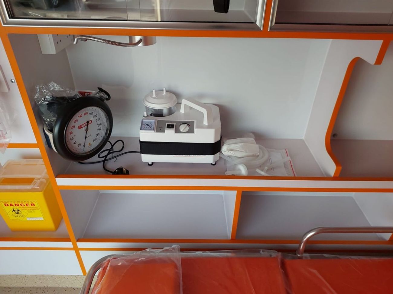 تويوتا هاياس TOYOTA HIACE VAN AMBULANCE RHD 2020 MODEL 2.8 L DIESEL AUTOMATIC(PM04638)