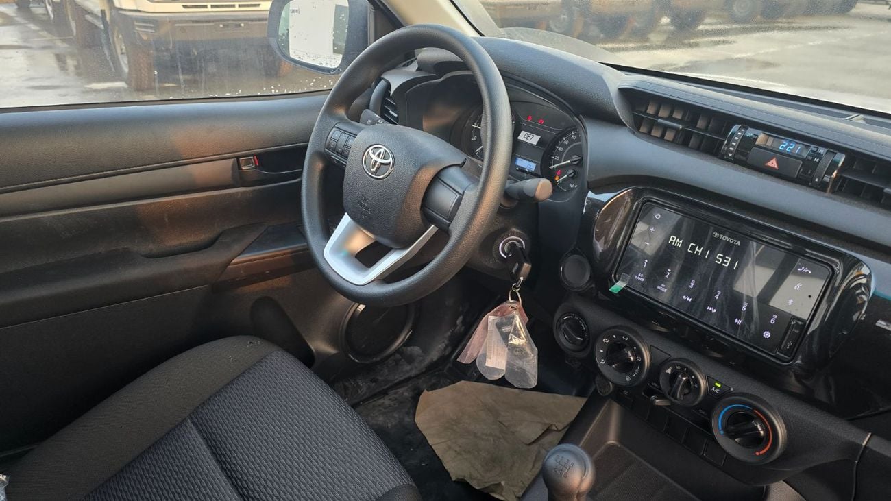 تويوتا هيلوكس TOYOTA HILUX SINGLE CABIN 2.4 DIESEL MANUAL 4X4