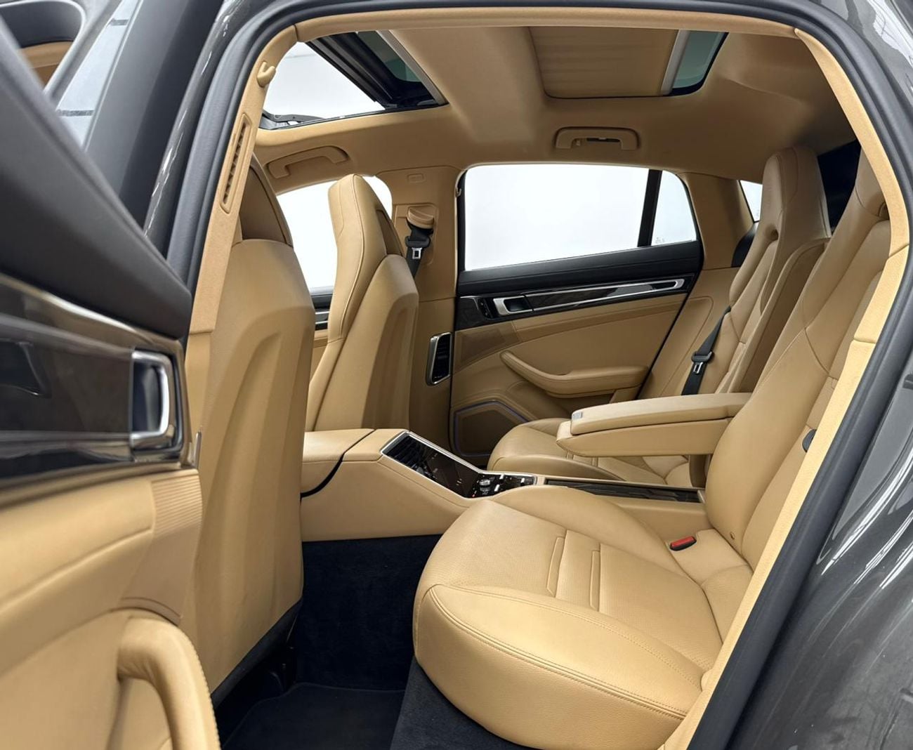 بورش باناميرا 2018 Porsche Panamera, Full Porsche Service History, Sport Chrono Package, Fully Loaded, GCC