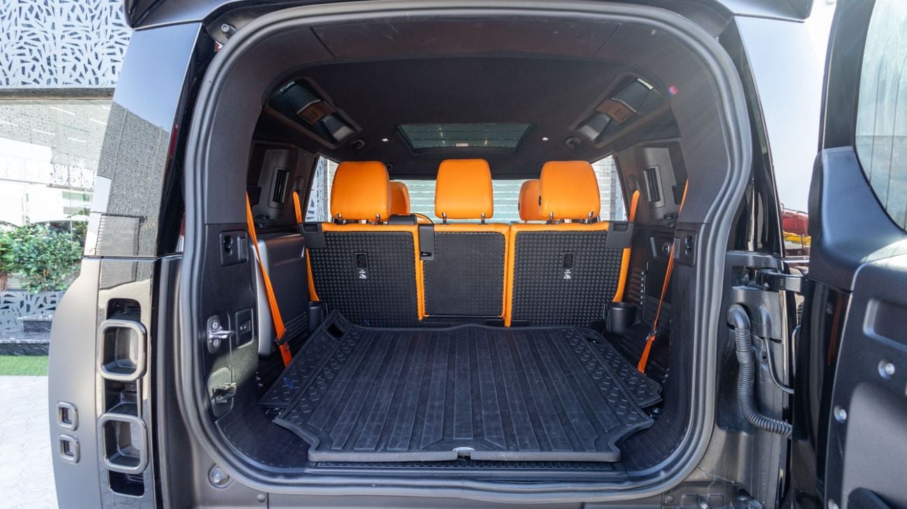 Land Rover Defender P400 110 SE 3.0L (5 Seater)