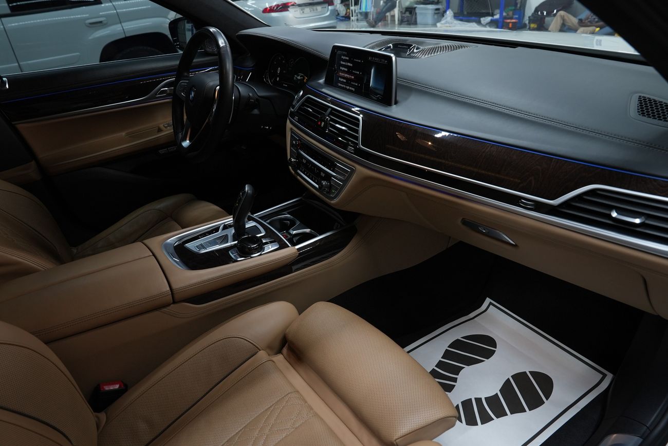 بي أم دبليو 750Li Luxury 4.4L (443 HP)