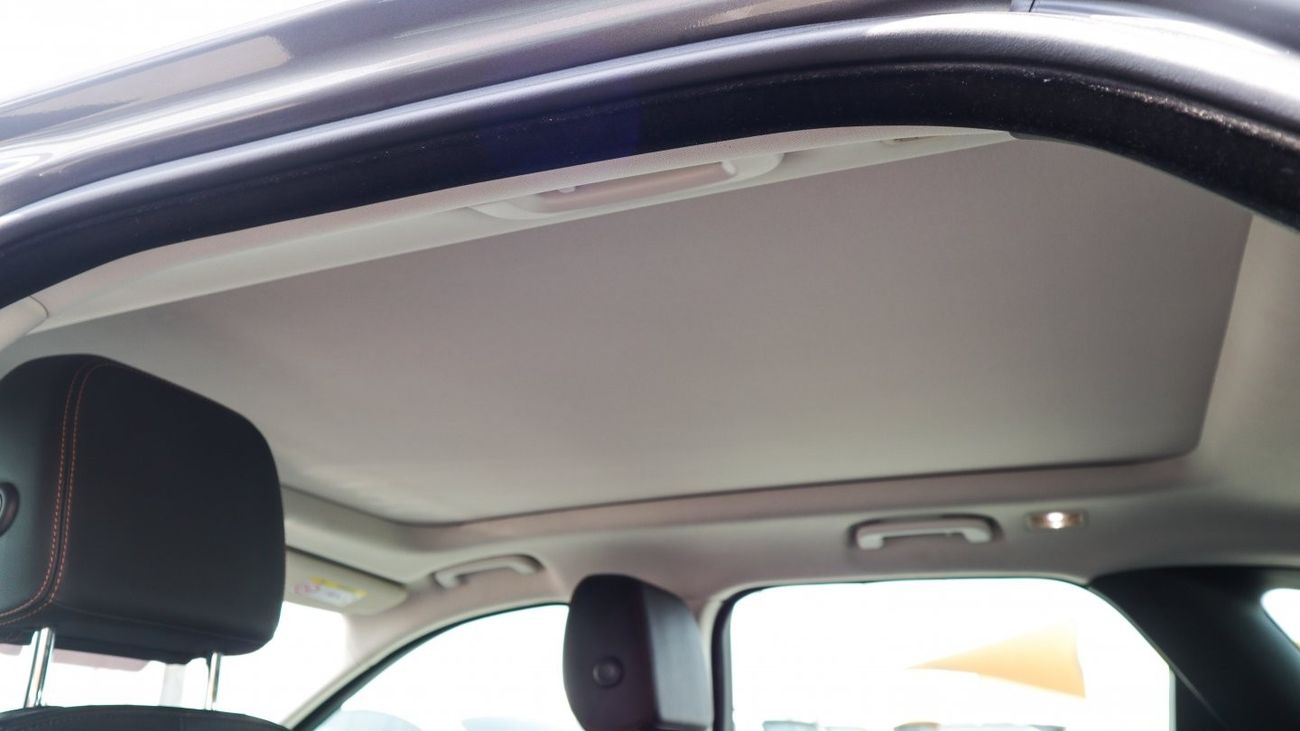 جاكوار F بيس