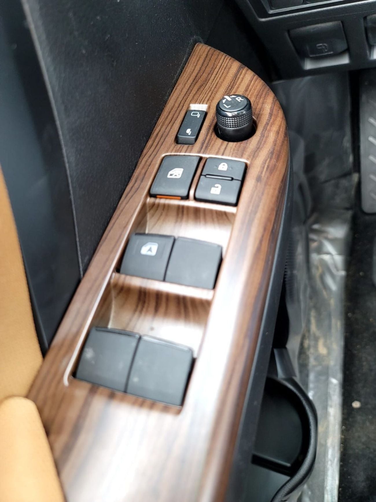 Toyota Fortuner Toyota Fortuner 2.7 4x2 petrol basic options GCC 2023