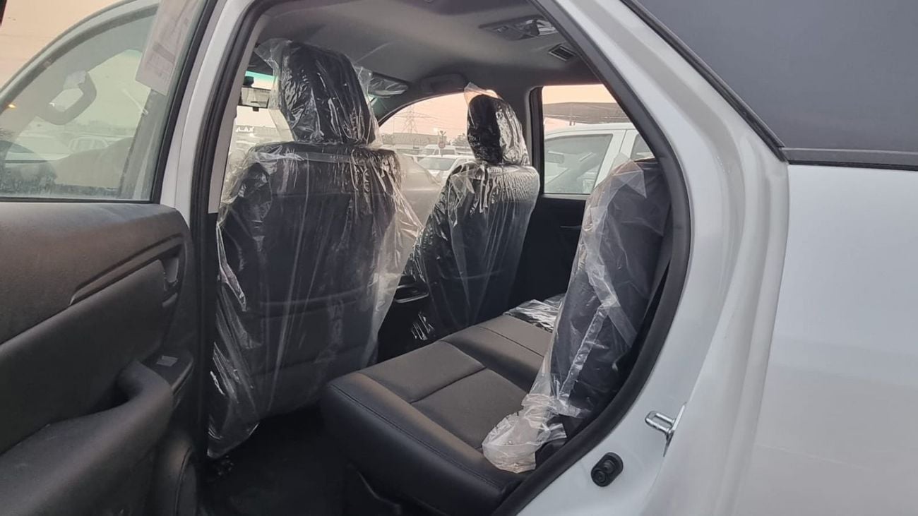 Toyota Fortuner TOYOTA FORTUNER 2.7L PETROL GR-KIT LEATHER SEATS POWER SEATS FULL OPTION MY 2025