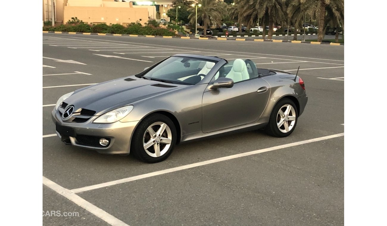 مرسيدس بنز SLK 200 موديل 2009 خليجي حاله ممتازه من الداخل والخارج فل مواصفات