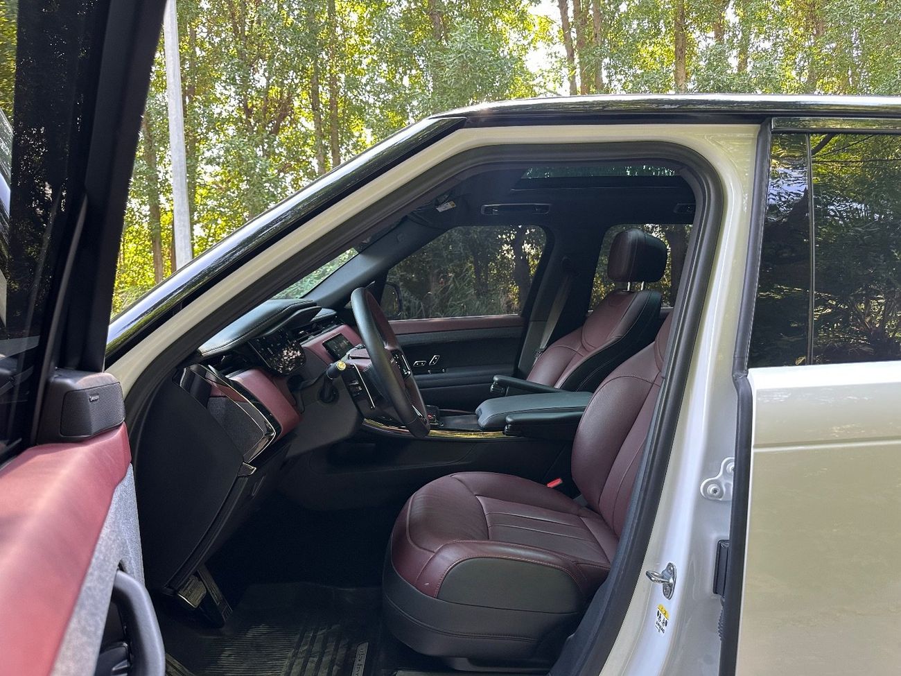 Land Rover Range Rover Sport Dynamic SE P360 | 2025 | GCC Specs | 3.0L V6 355 HP | Full Option | 3000 KM | Like New