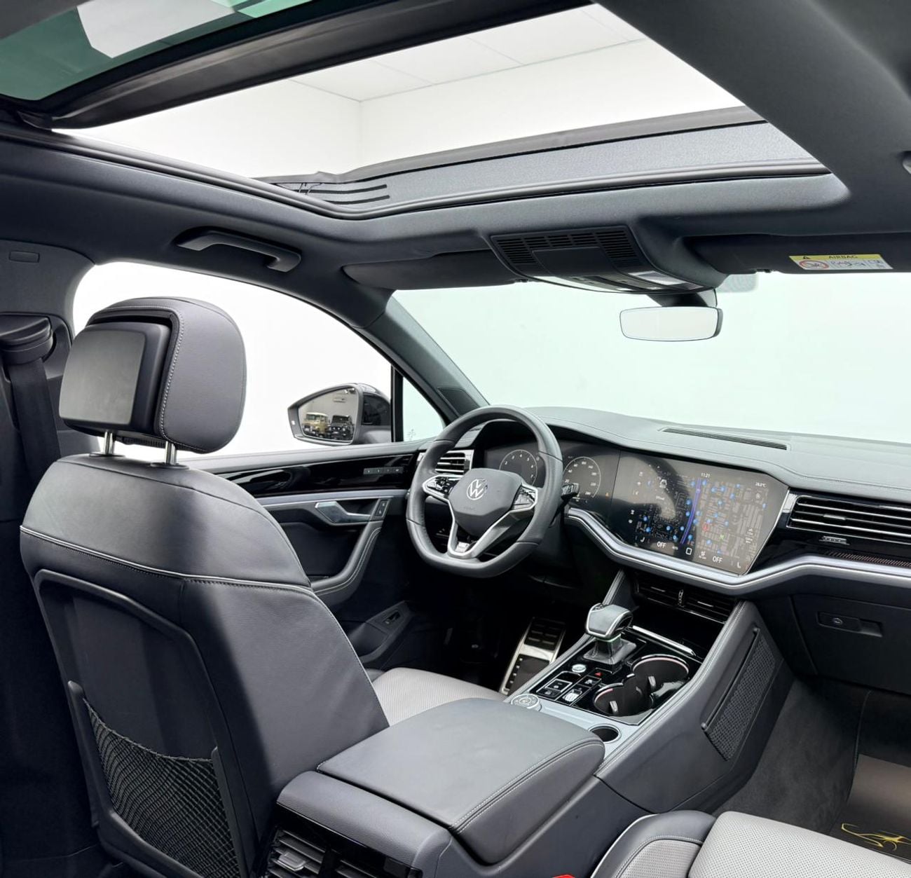 Volkswagen Touareg 2024 Volkswagen Touareg R-Line, 2029 VW Warranty + Service Pack, Full VW Service History, GCC