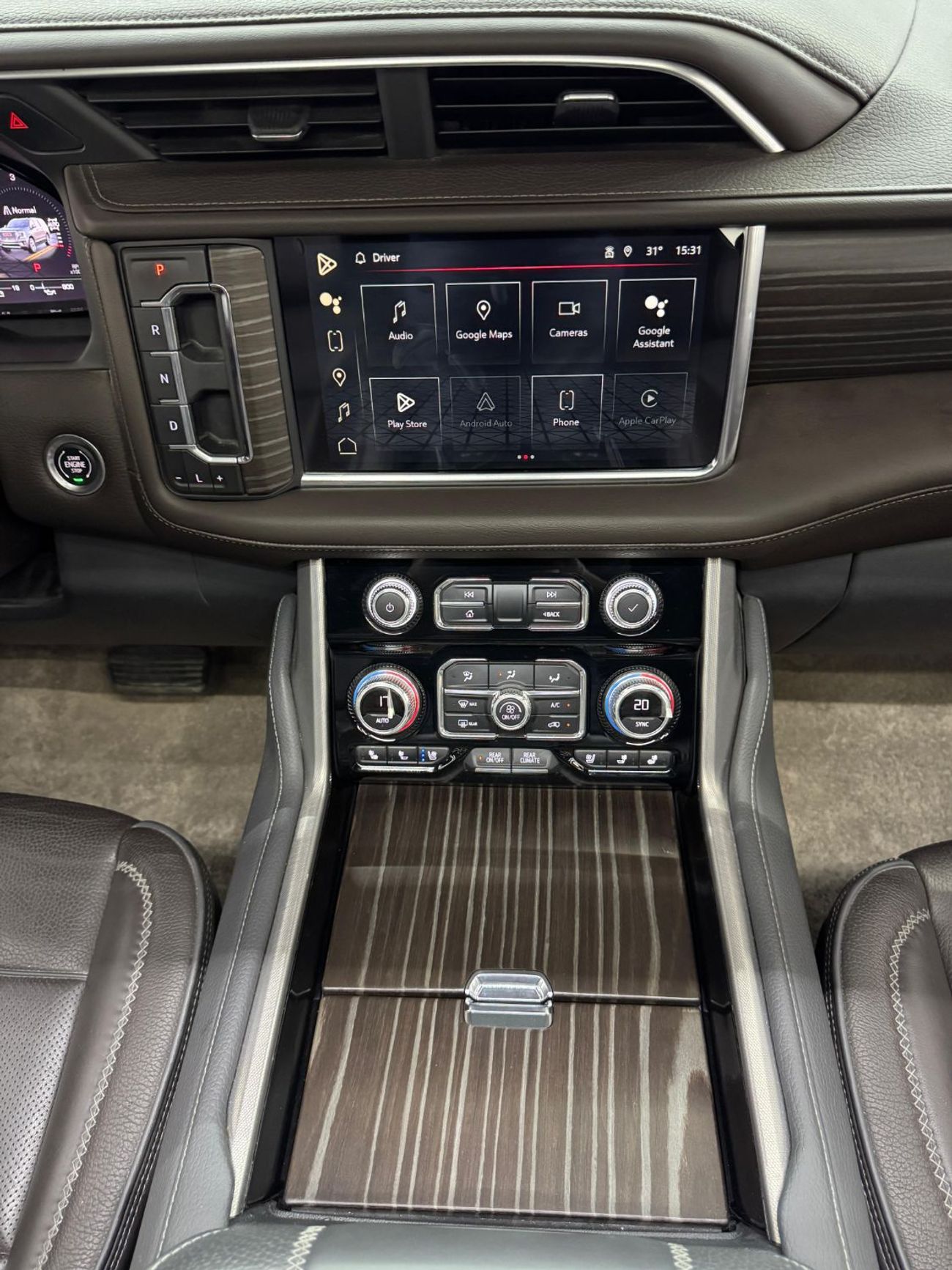 GMC Yukon 6.2 V8 Denali (AWD) 2024 GMC Yukon, 2029 GMC Warranty + Service Pack, Fully Loaded, 7 Seater, GCC