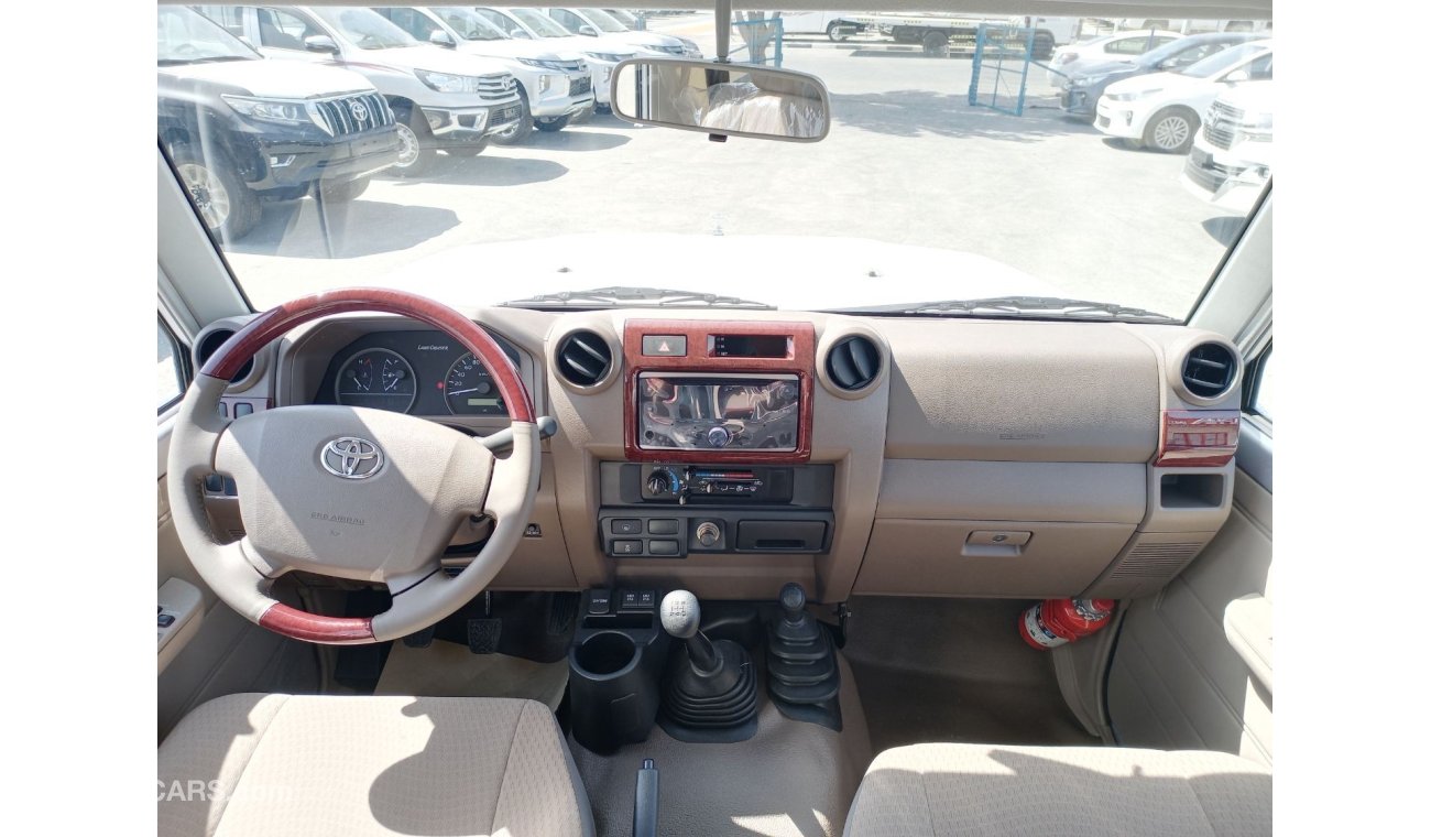 Toyota Land Cruiser Hard Top 4.0L V6 ( 2 Doors + Winch + Fog + Wood + Side Sticker)
