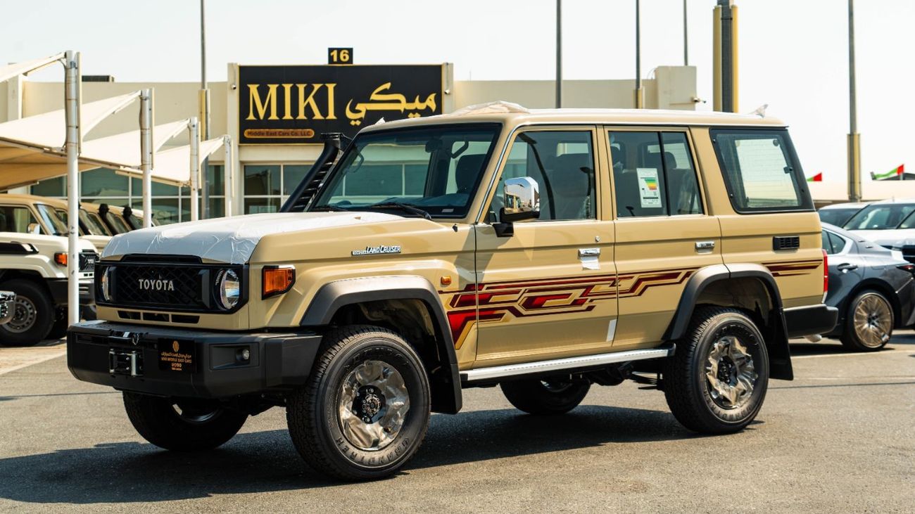 تويوتا لاند كروزر 70 Hard Top | High Option | 4.0L | V6 | Petrol | M/T (5 Doors)
