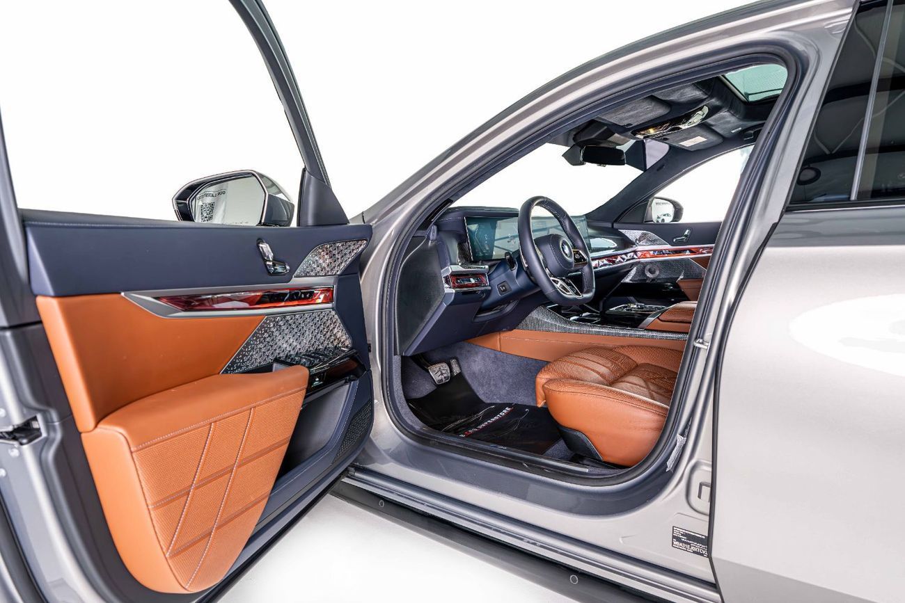 بي أم دبليو M760Li GCC-1 Owner-Abu Dhabi Motors Warranty Service Contract Until 07/2030