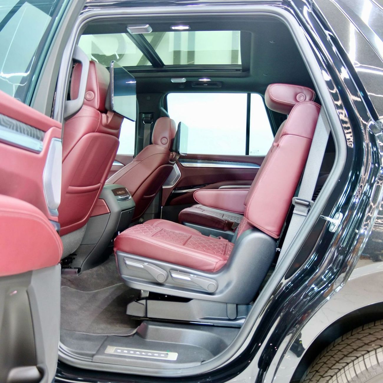 Cadillac Escalade Premium Luxury Platinum 6.2L 4WD Cadillac Escalade Premium Luxury Platinum 2025 | Under Warranty and