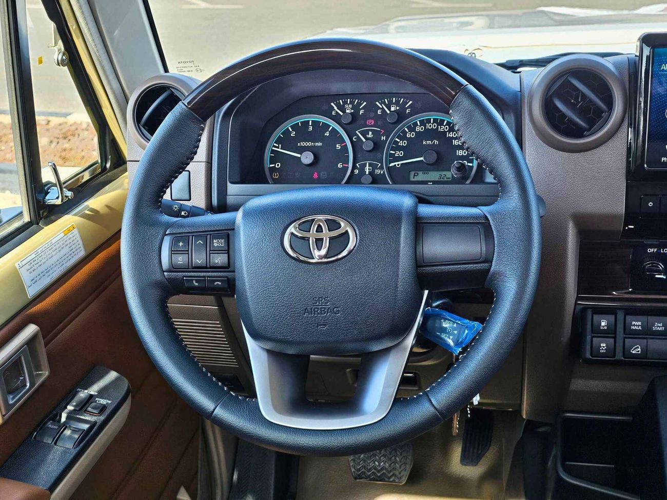 Toyota Land Cruiser Pick Up / LC79 2.8L DIESEL / A/T / SINGAL CABIN / FULL OPTION / CODE#67986