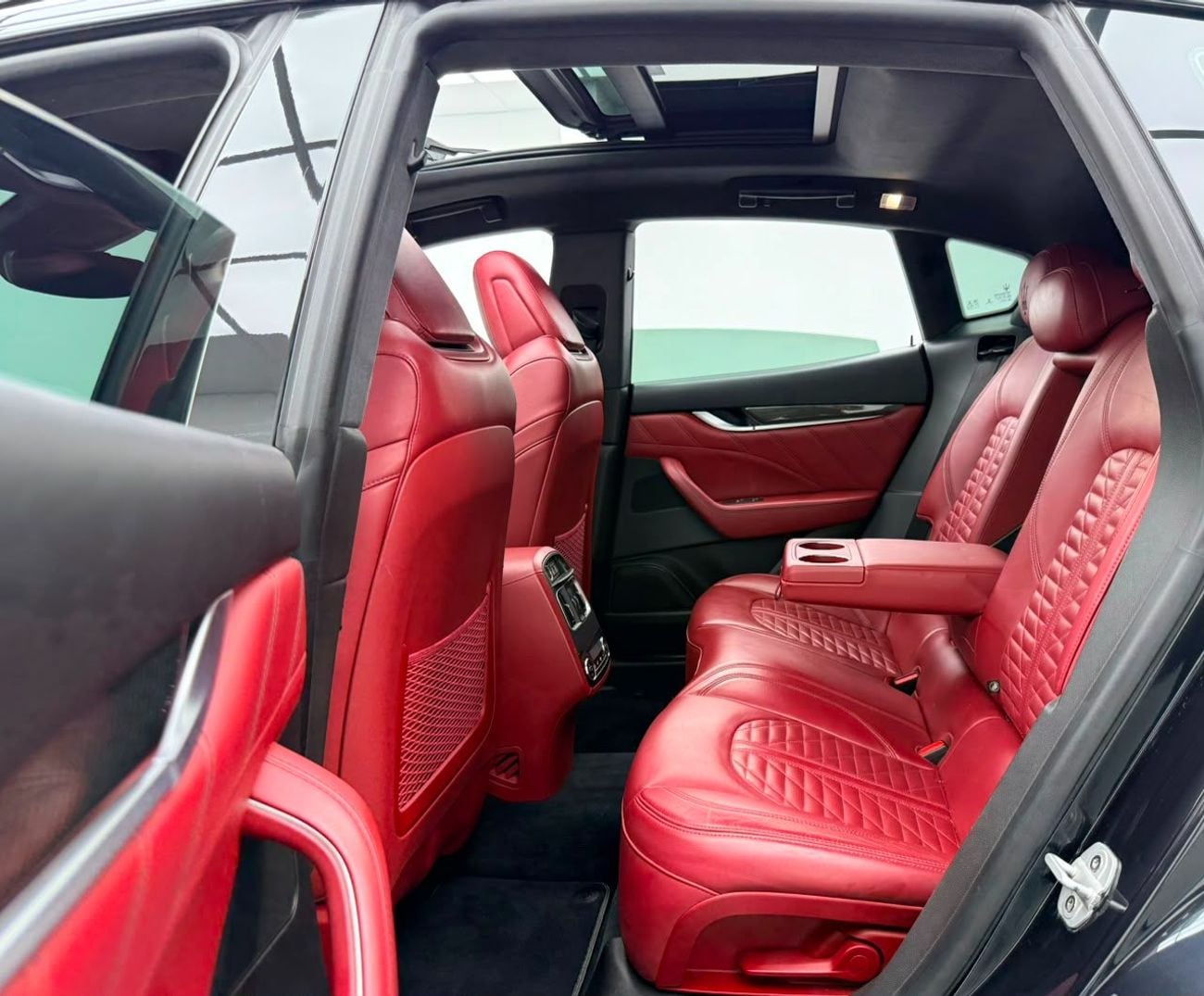 مازيراتي ليفونت TROFEO 2019 Maserati Levante Trofeo, Warranty, Carbon Fiber Interior, Excellent Condition, GCC