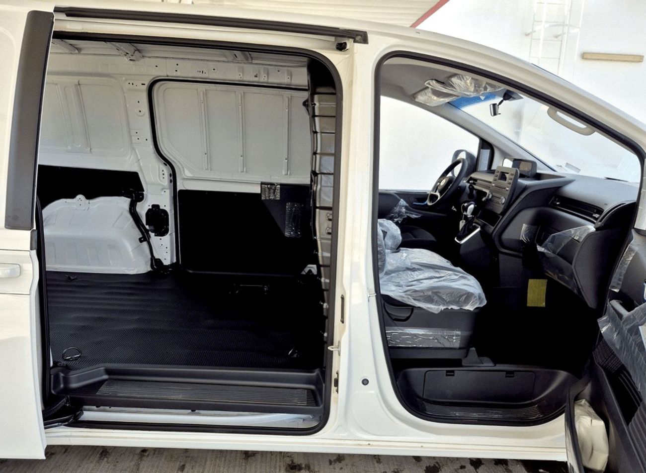 Hyundai Staria 2.2L (US4) 3 SEATER VAN A/T