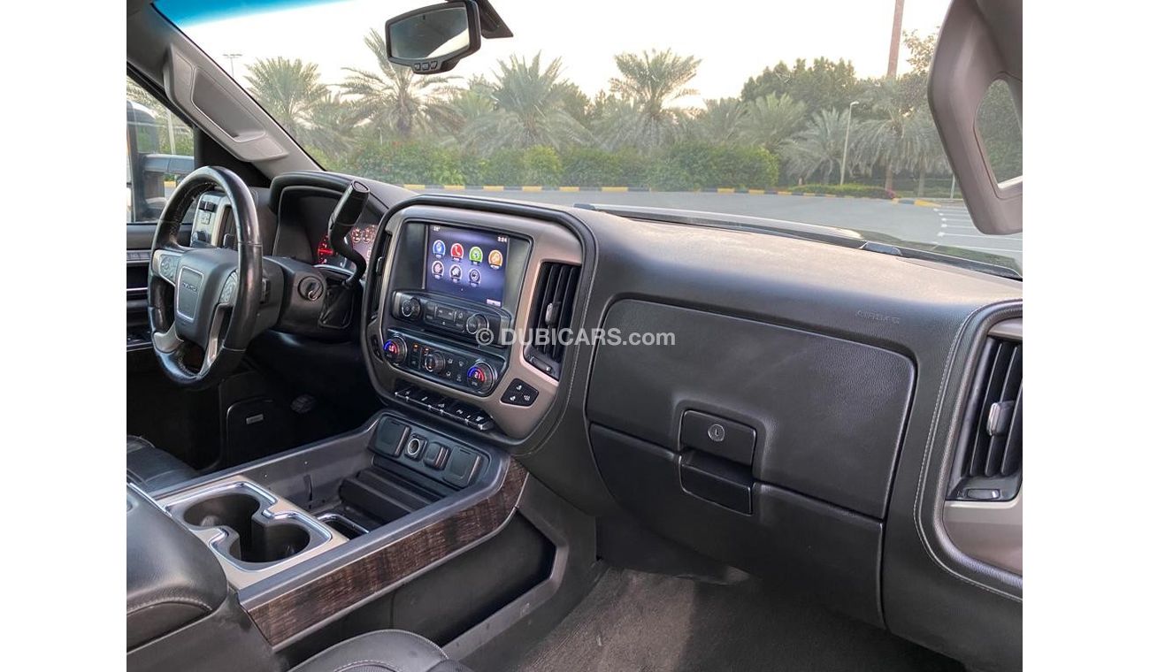 GMC Sierra 3500 HD Denali GMC Sierra Denali HD 2015 Diesel Perfect Condition - Accident Free