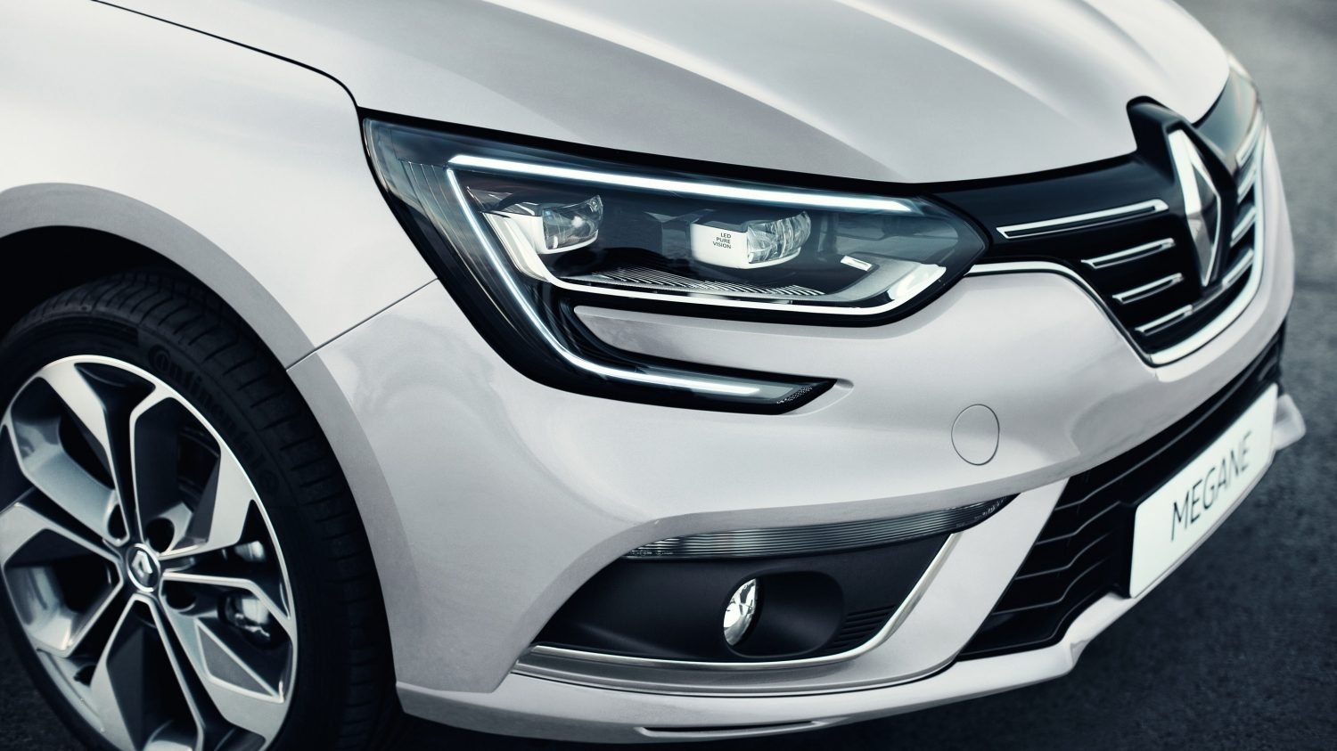 Renault Megane exterior - Headlight