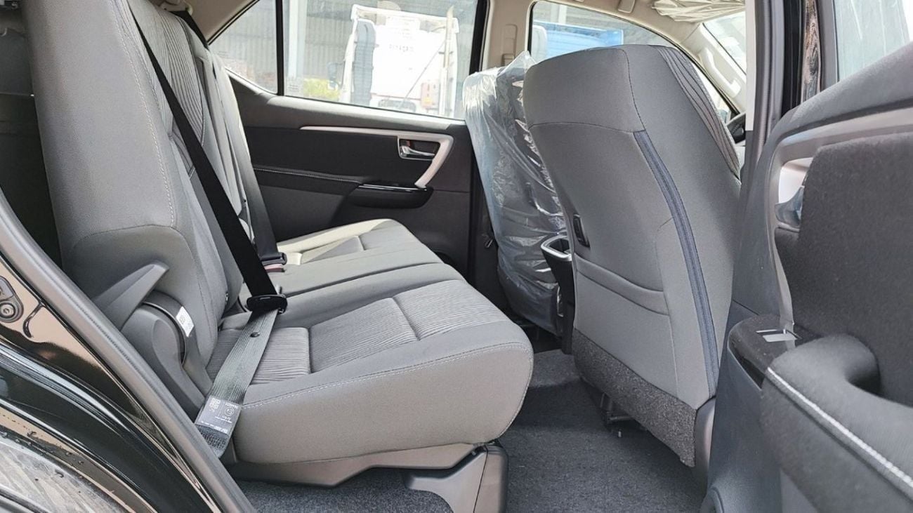 تويوتا فورتونر Toyota Fortuner 2.4L Diesel  4x4 AT 2025