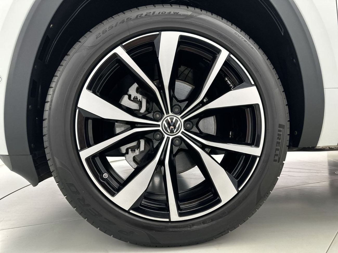 Volkswagen Teramont R-Line 3.6L (Ref#38546) - 33,100 AED SAVINGS from New Car