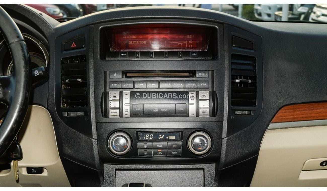 ميتسوبيشي باجيرو خليجى موديل 2007 صبغ وكاله لون ابيض داخل بيج رقم واحد فتحه مثبت تحكم خشب رنجات حساسات بحاله ممتا زه