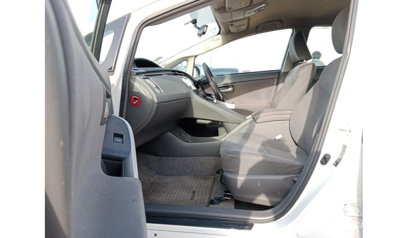 تويوتا برياس TOYOTA PRIUS RIGHT HAND DRIVE AVAILABLE (PM1561)