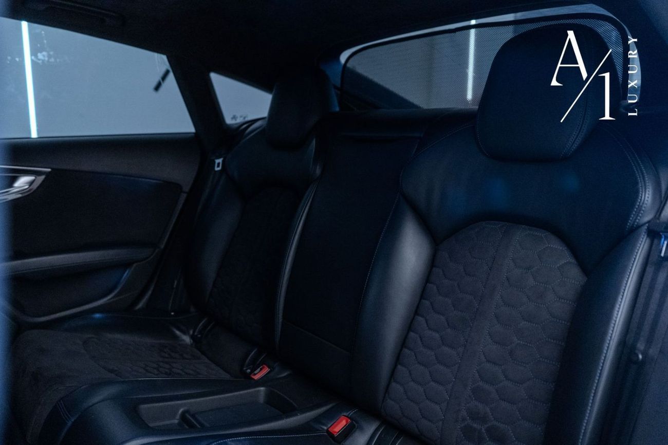 Audi RS7 Performance 4.0L 2017 Audi RS7 Quattro, Carbon Fiber Package, Special Color, GCC