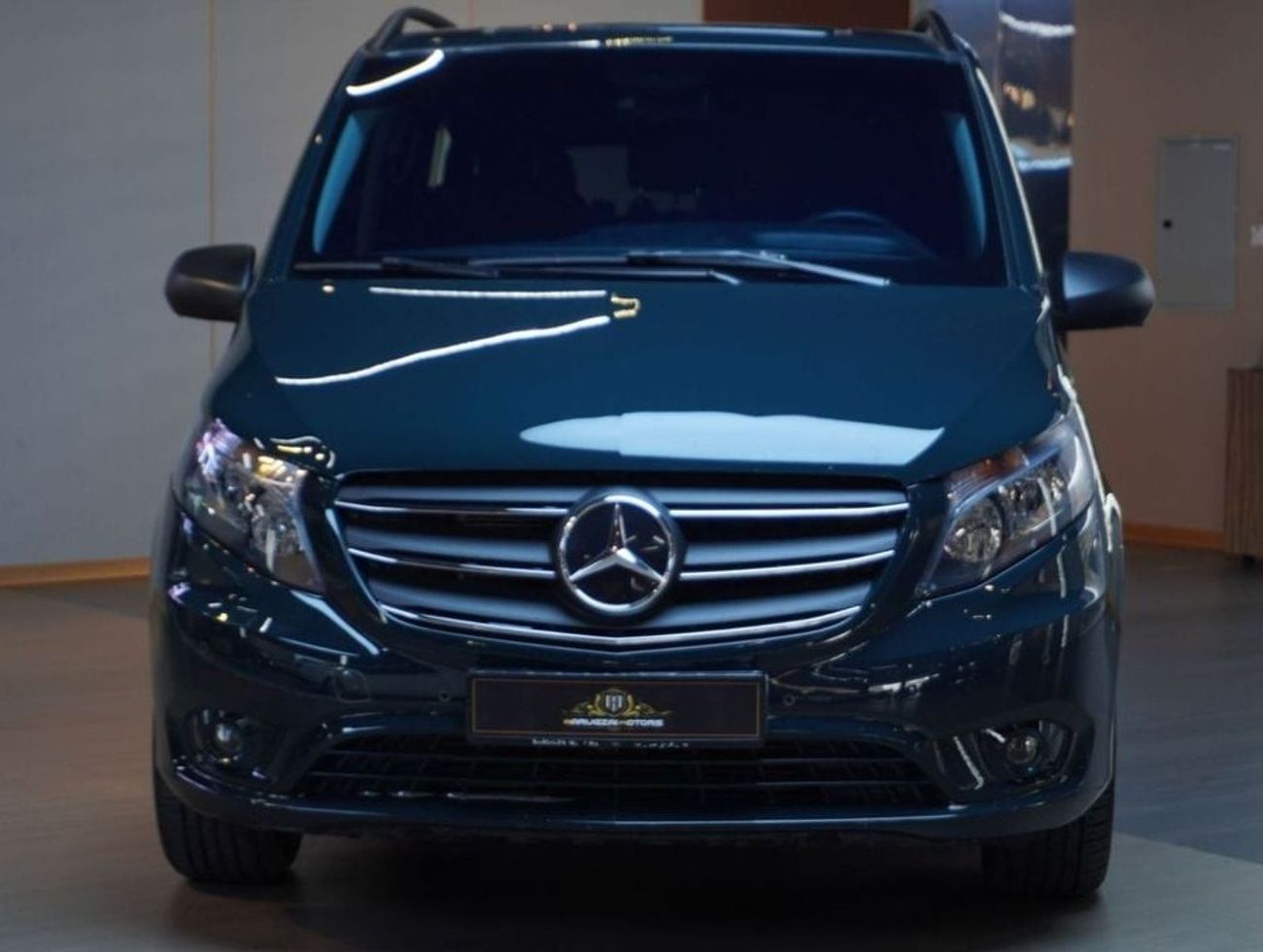 مرسيدس بنز V 250 3.336 PM I Low Mileage I 1 Year Warranty and Service I Good Condition