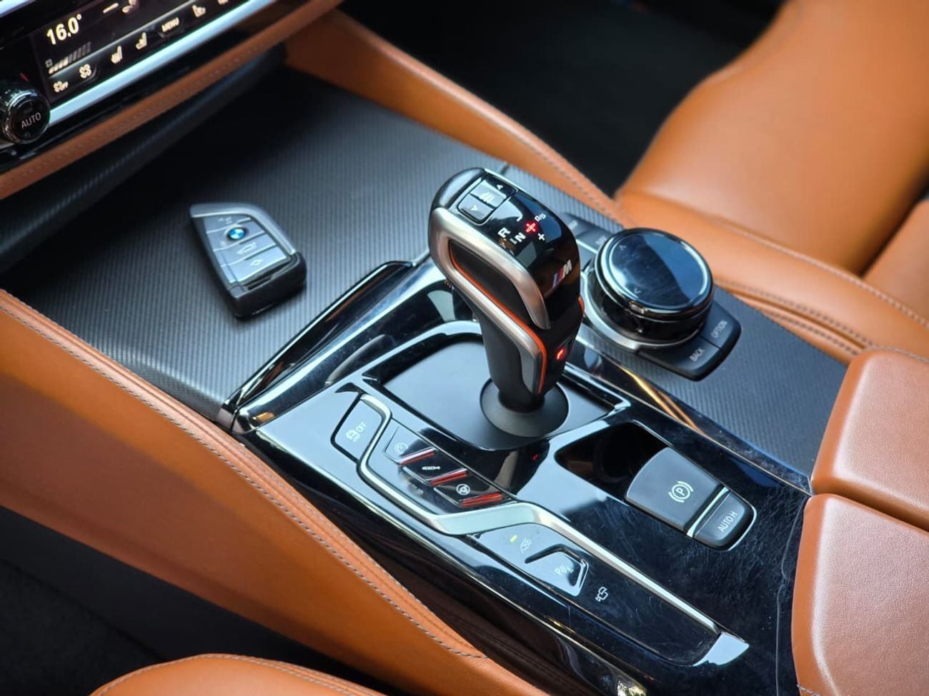 BMW M5 Std 4.4L BMW M5 2018 GCC // ORGINAL PAINT // PERFECT CONDITION // ACCIDENT FREE