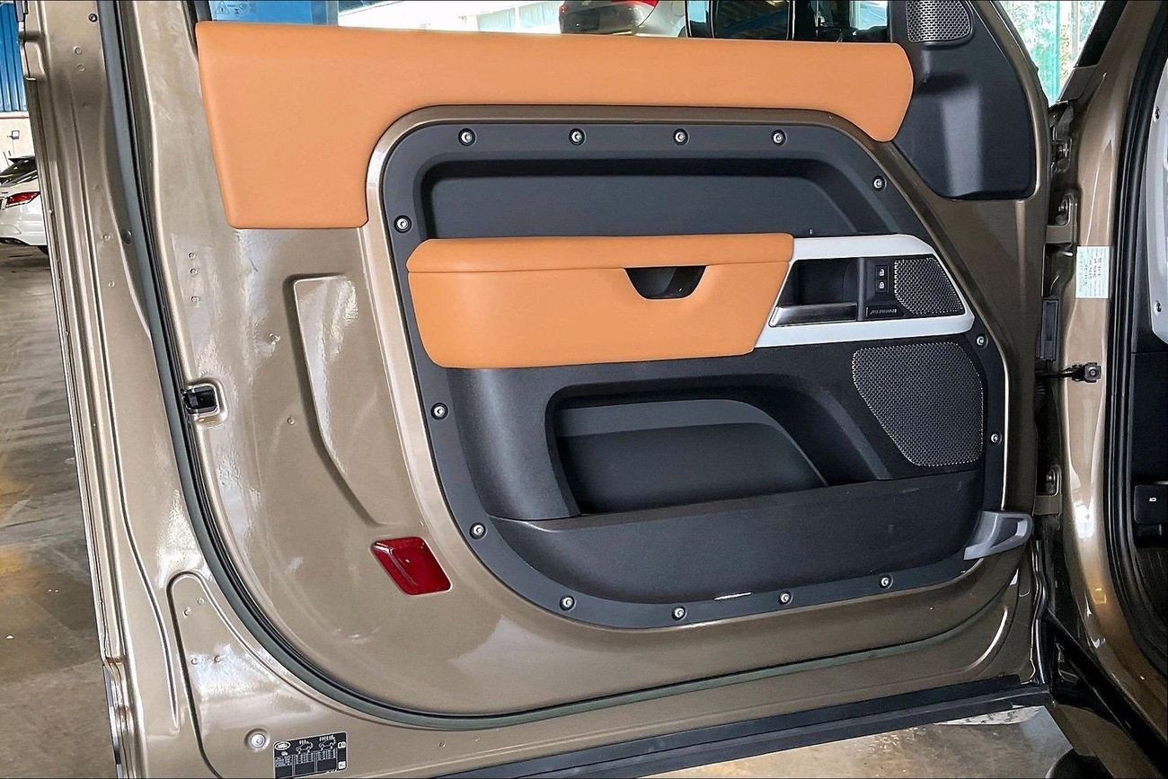 Land Rover Defender P400 90 HSE | Guaranteed Warranty | 0 Down Payment