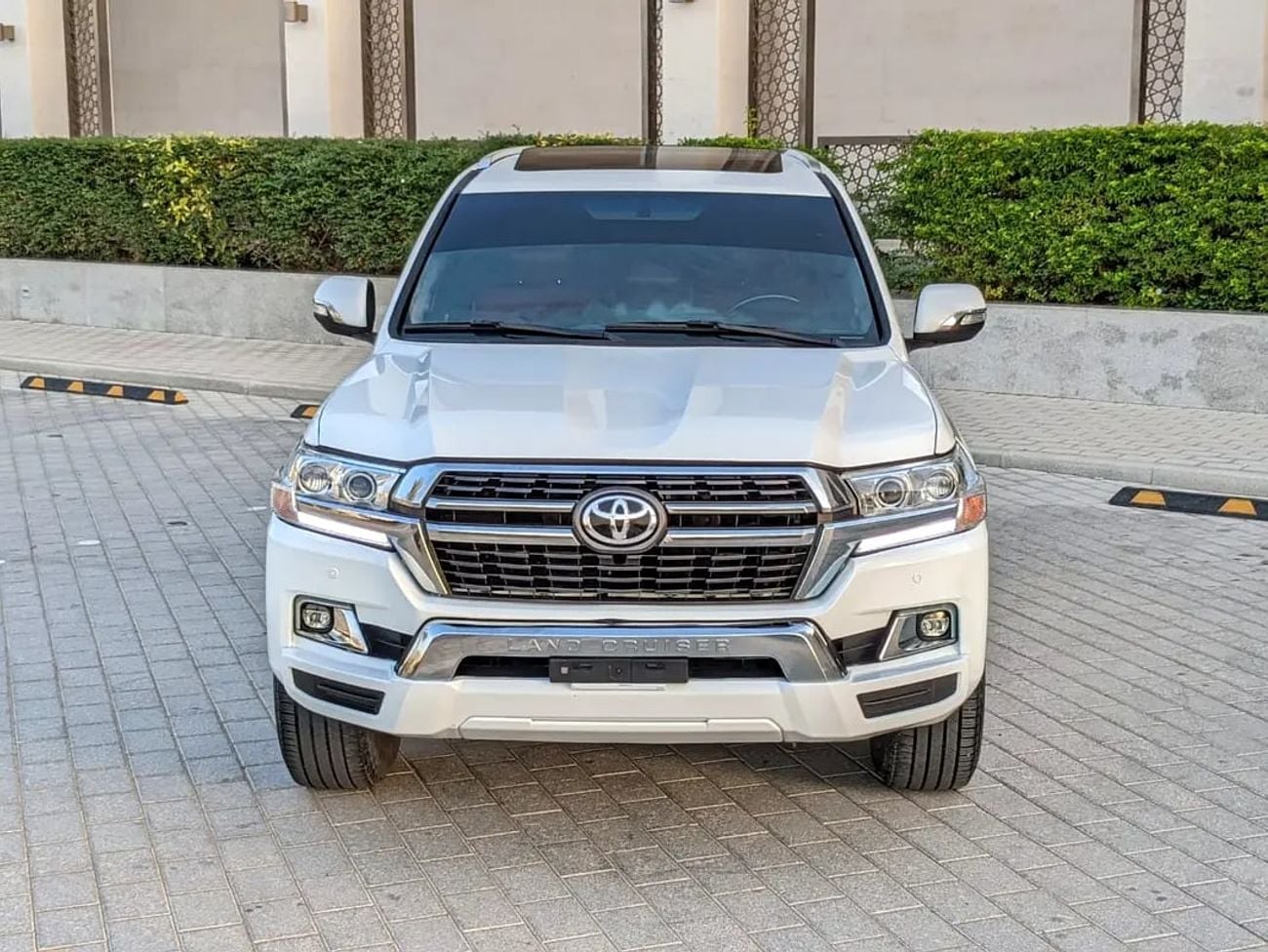 Toyota Land Cruiser FACELIFTED VXR GCC IN EXCELLENT CONDITION
