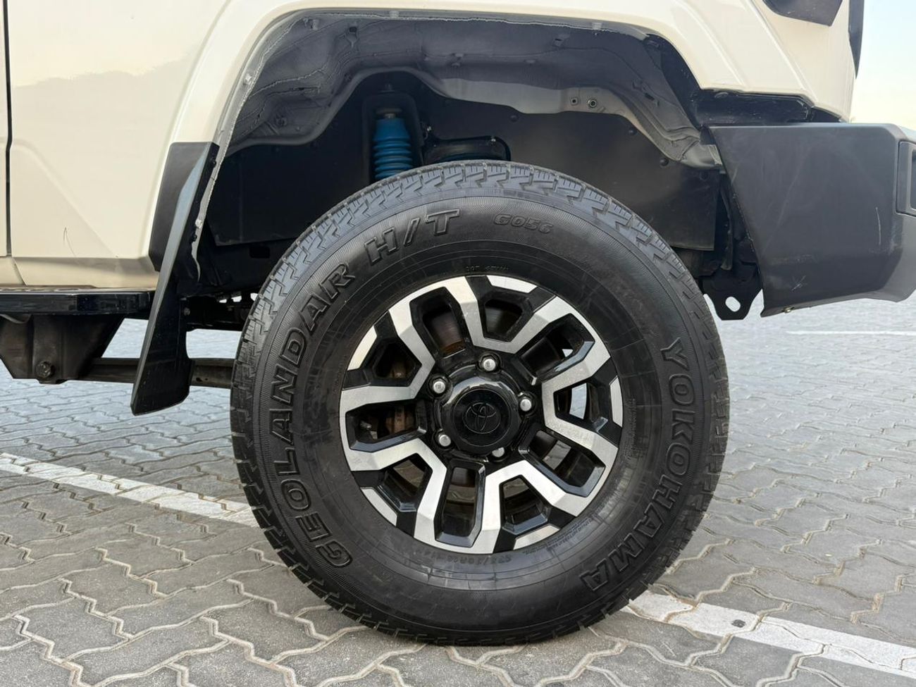 تويوتا لاند كروزر 70 Toyota landcruise Hard Top 2022MODEL Engine 4.5 Diesel v8 colour white Transmission Manual Interior 