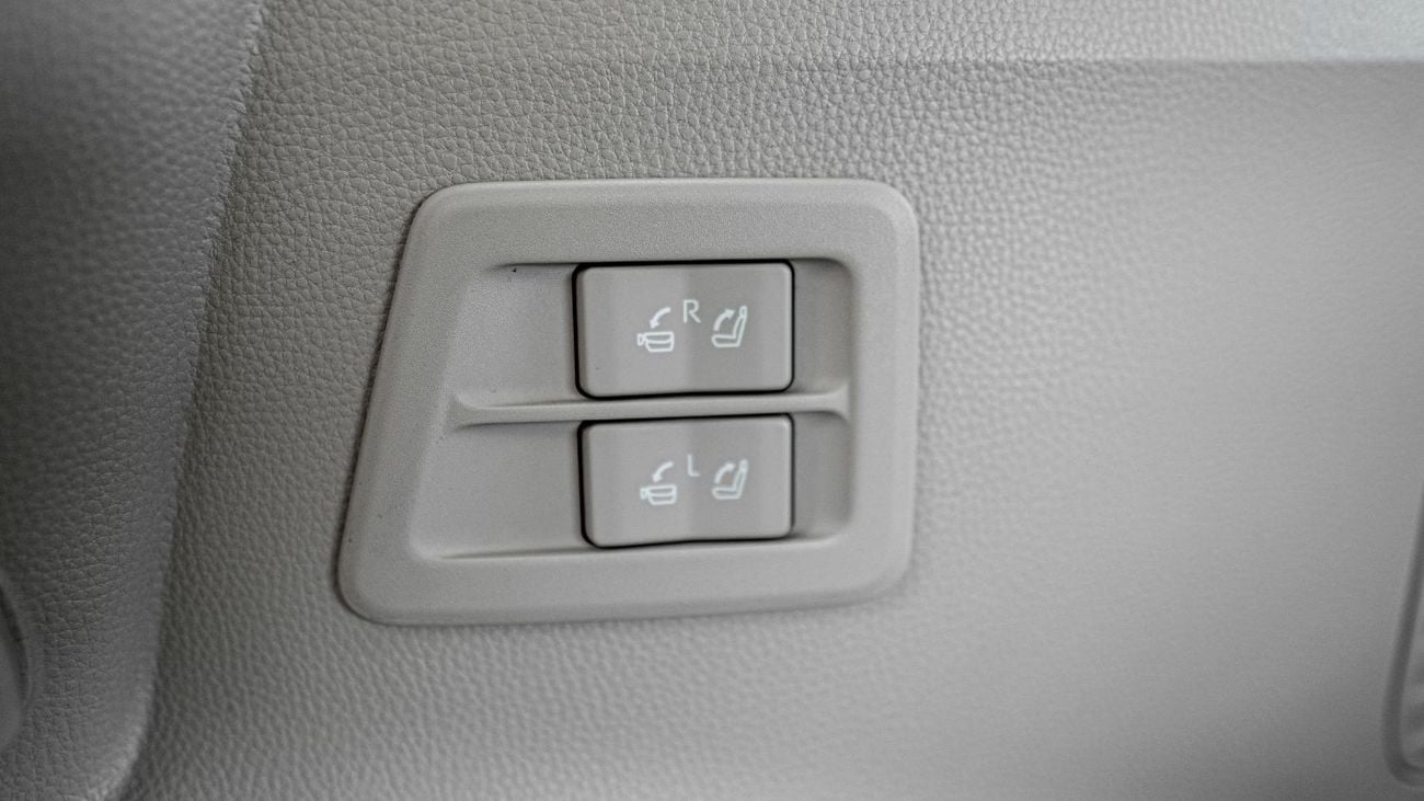 تويوتا لاند كروزر 2026 Toyota Land Cruiser 300 VXR 3.5L AT Hybrid (Black-Beige)