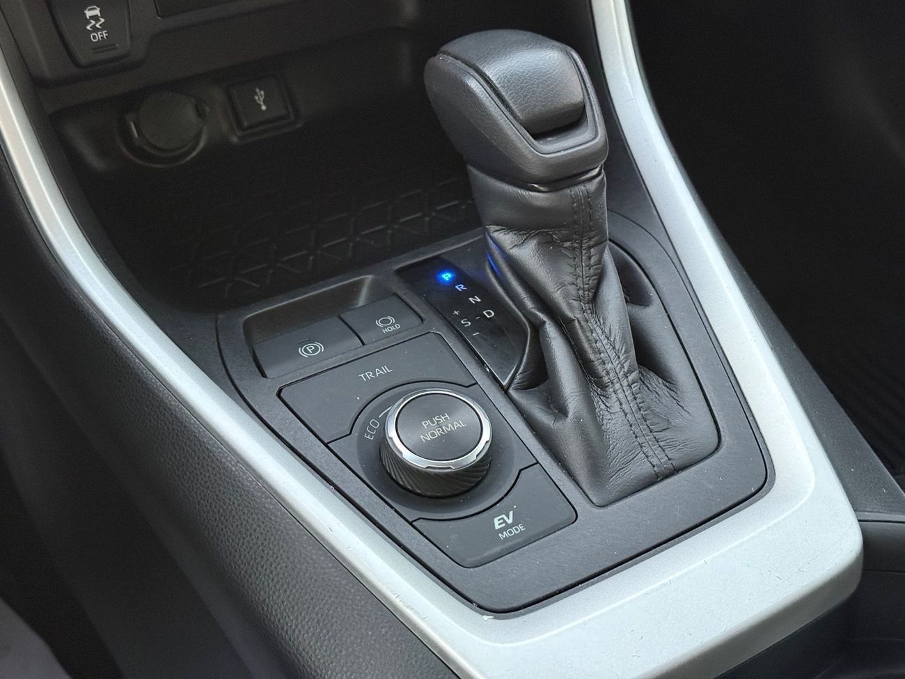 تويوتا راف ٤ XLE 2.5L