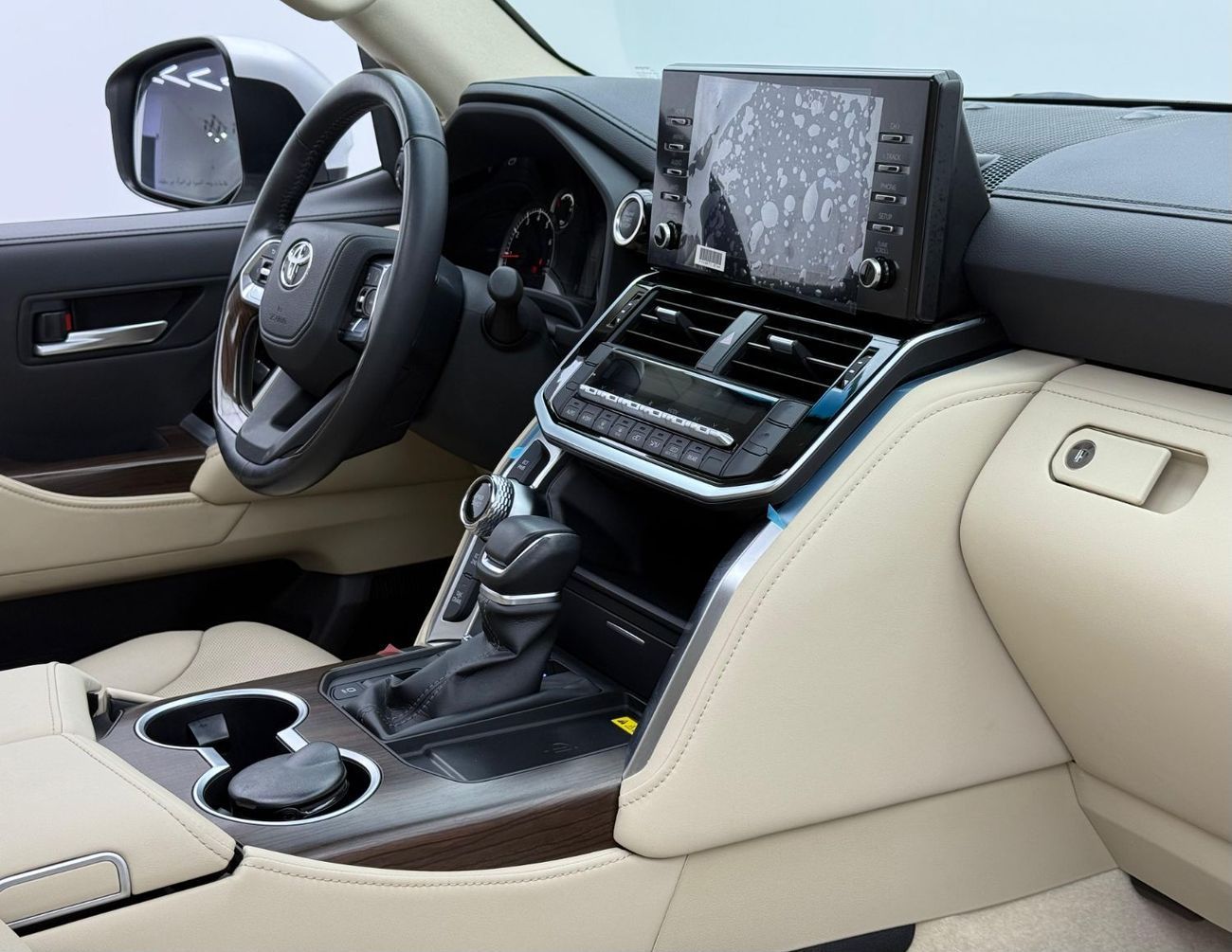 Toyota Land Cruiser GXR 4.0L 2022 Toyota Land Cruiser GXR, Warranty, 2026 Toyota Service Pack, Very Low Km, 7 Seater, GC