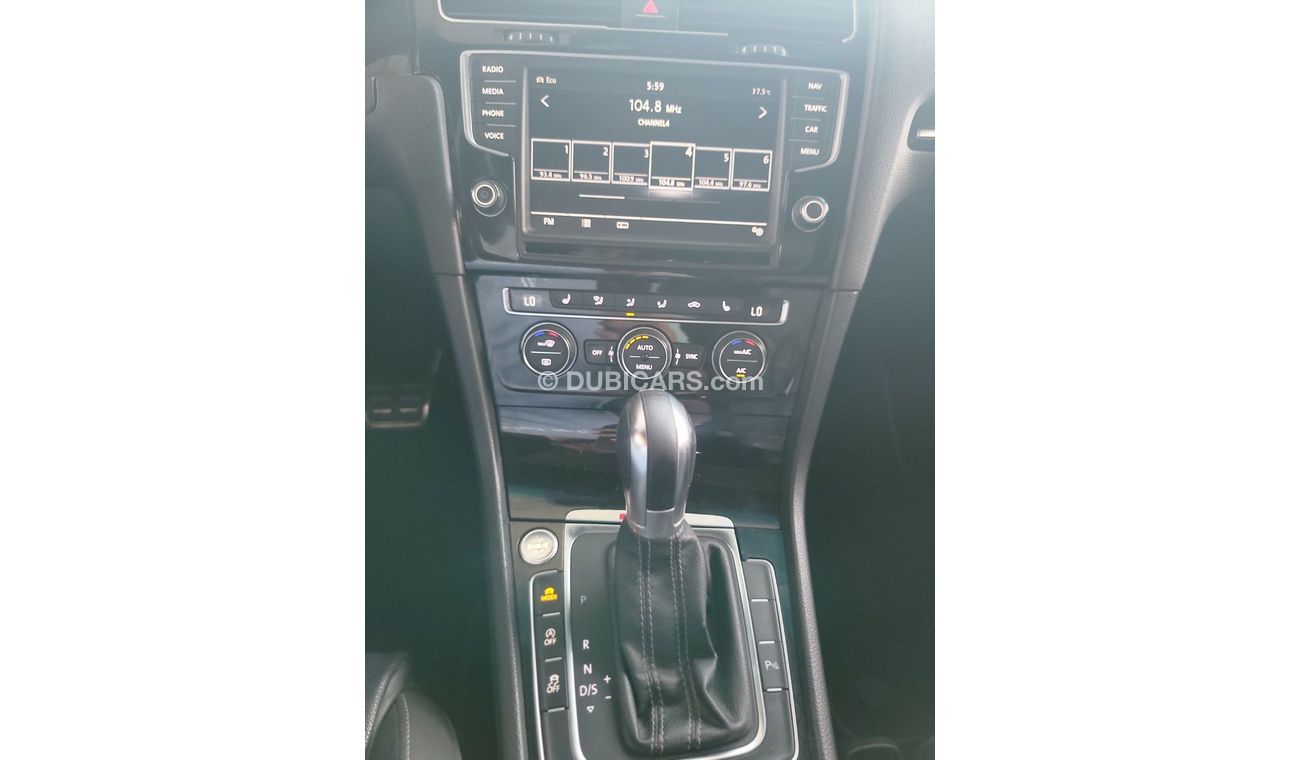 فولكس واجن جولف R