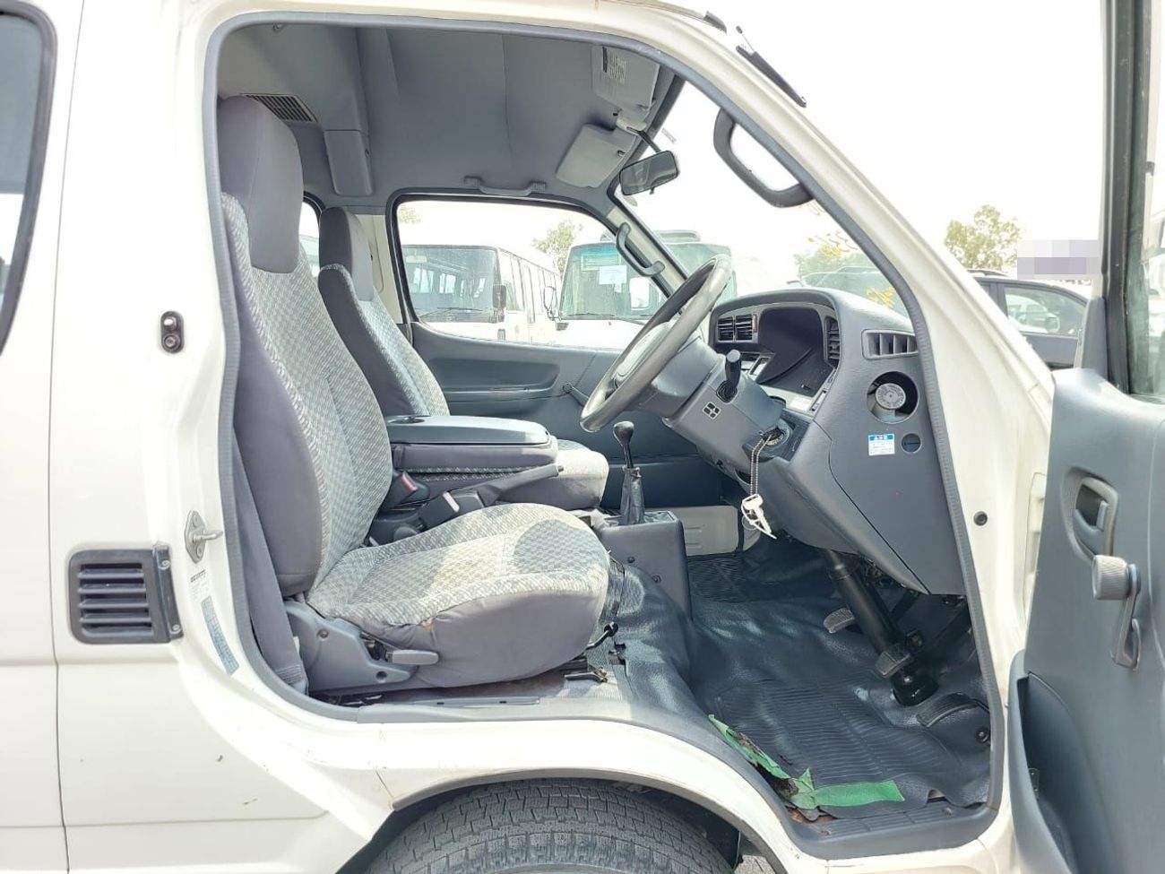 تويوتا هاياس TOYOTA HIACE VAN RHD 2003 MODEL 3.0 L DIESEL MANUAL(PM03365)