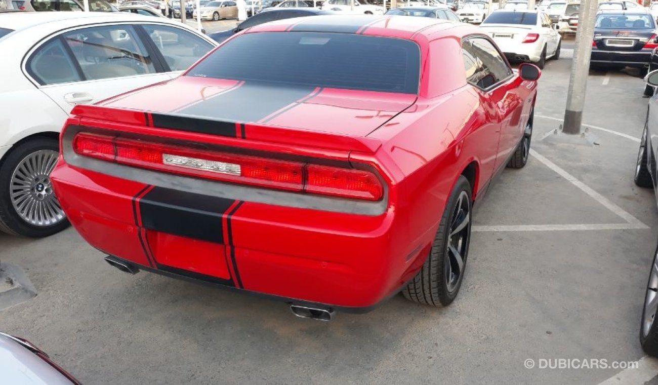 Dodge Challenger 2014 Gulf Specs Full options Hemi Rt V8  clean car new condition