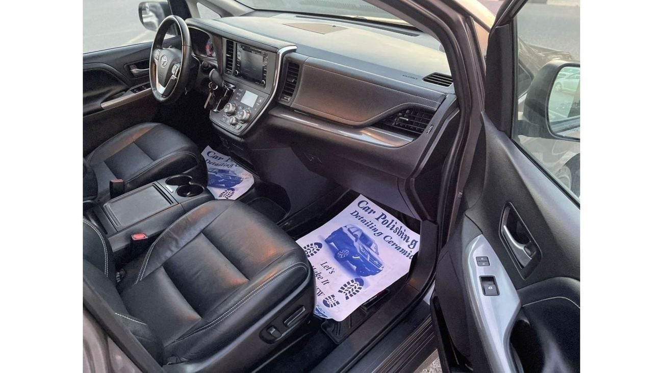 Toyota Sienna “Offer”2019 Toyota Sienna SE Special Edition - Full Option Automatic - 7 Seater - 3 Keys - UAE PASS