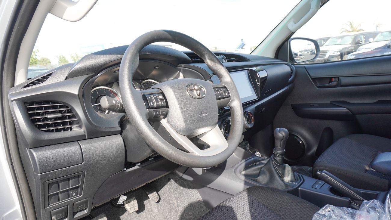 Toyota Hilux 2.4L Diesel 4WD M/T
