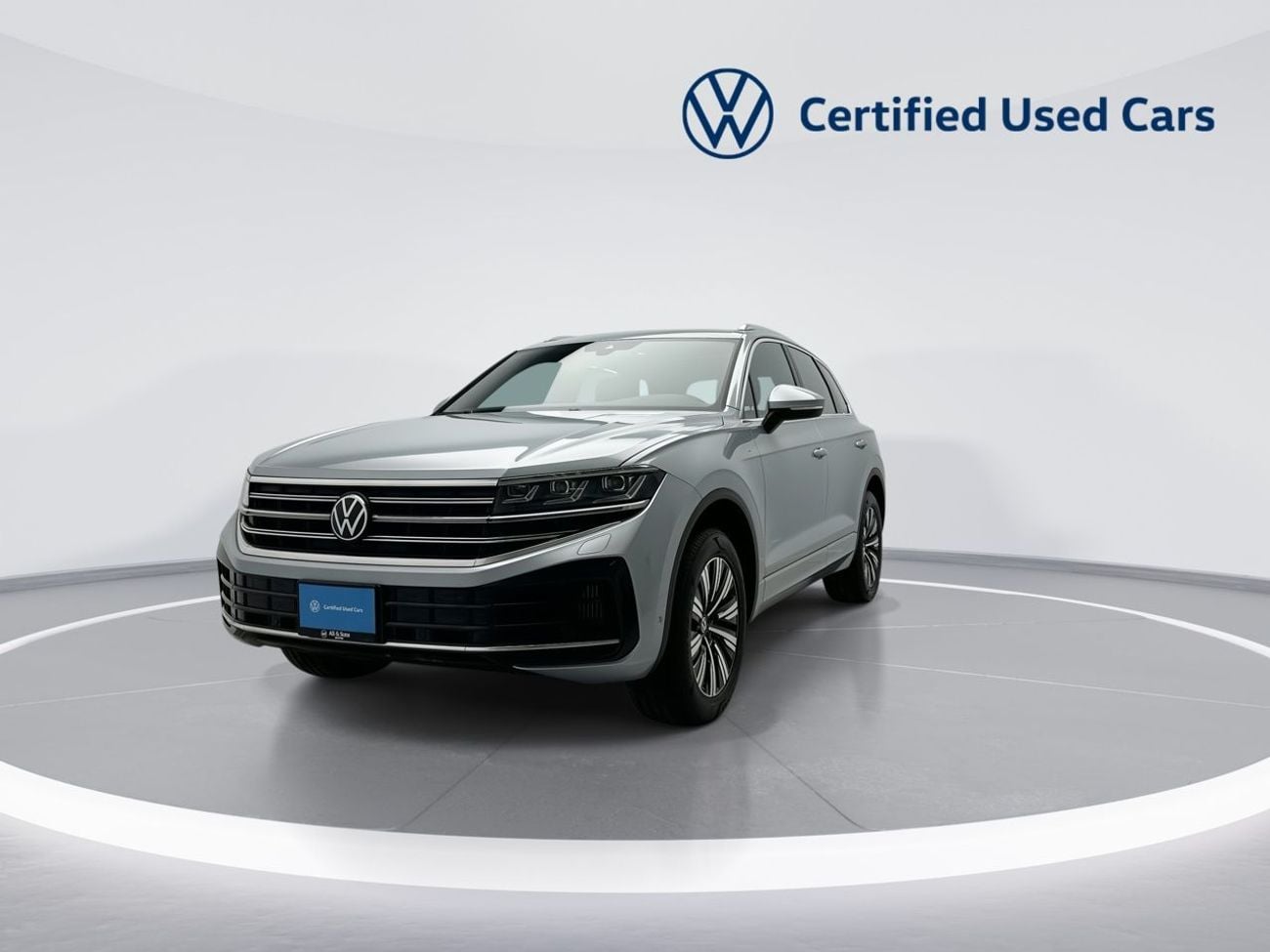 فولكس واجن طوارق | 42,100 AED SAVINGS from New Car | ONLY 3,796 KM | As-New Flagship Luxury | Warranty and Free Servi