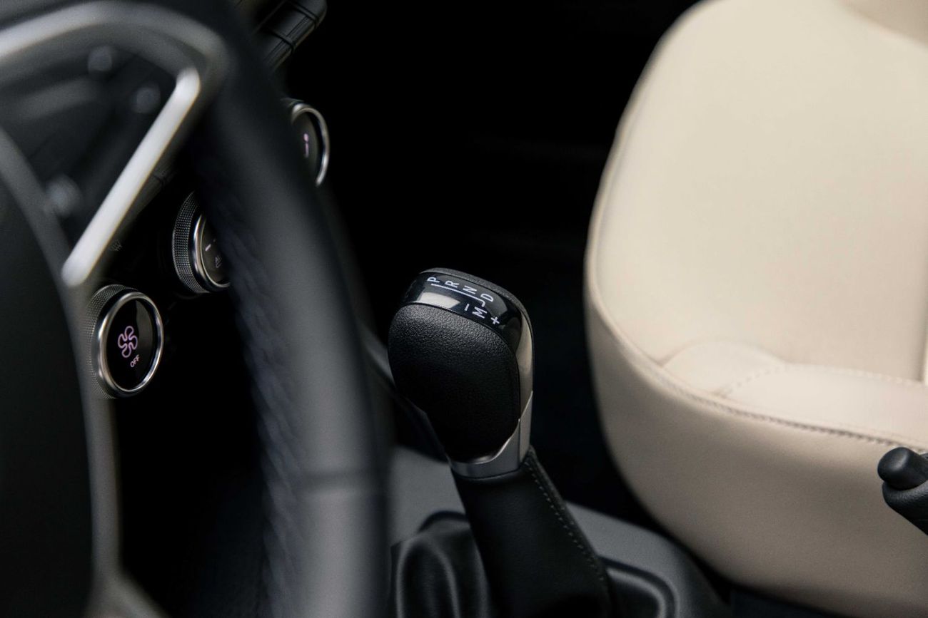 Renault Duster SE 1.6L - Grey Inside Black | Export Only