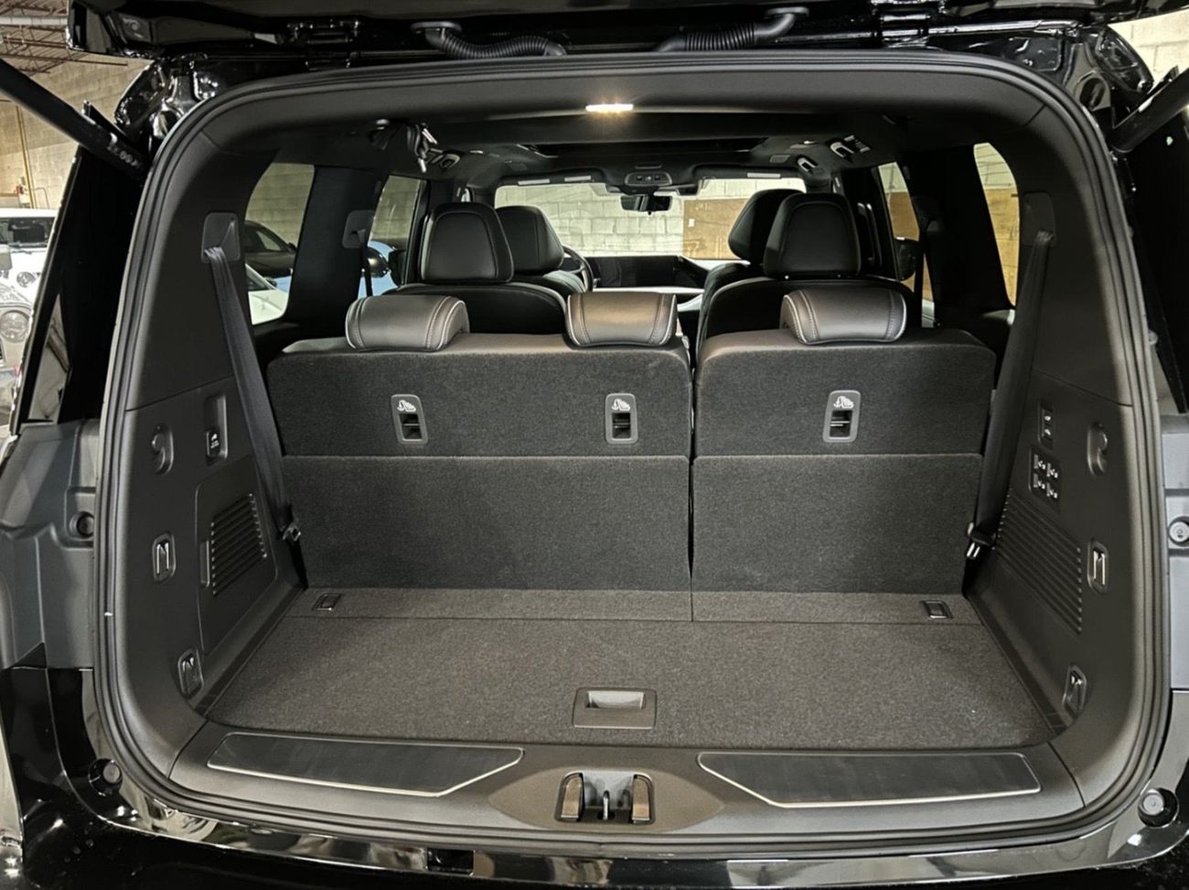 Infiniti QX80 Autograph Captain Chairs 3.5L