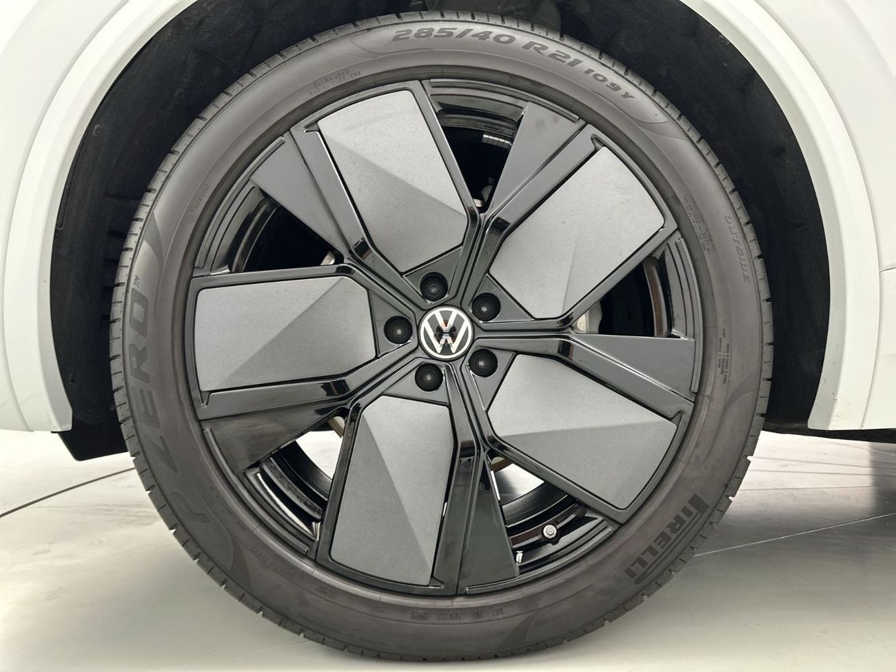 Volkswagen Touareg Touareg R-Line + (Ref#00130) - 42,100 AED SAVINGS from New Car