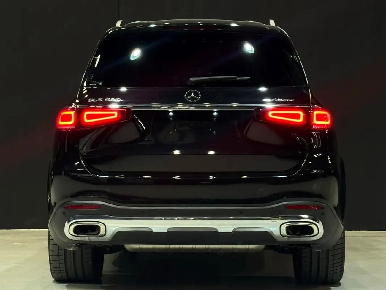 Mercedes Benz GLS580 STD | Ultra Low KM | V8 | AED 179,999